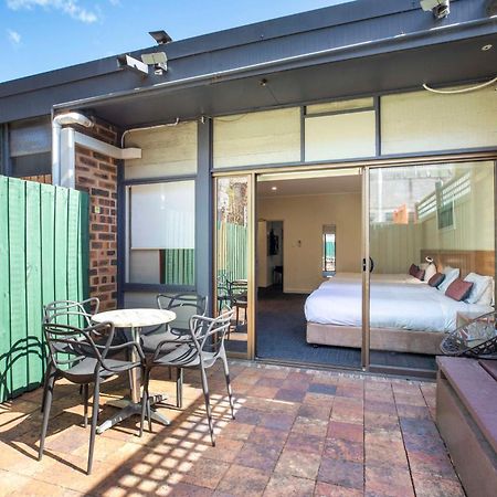 Nightcap At High Flyer Hotel Bankstown Buitenkant foto