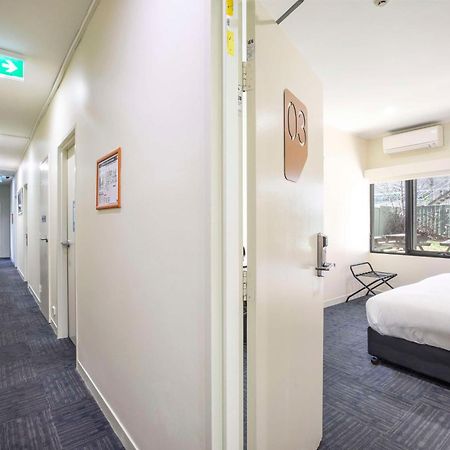 Nightcap At High Flyer Hotel Bankstown Buitenkant foto