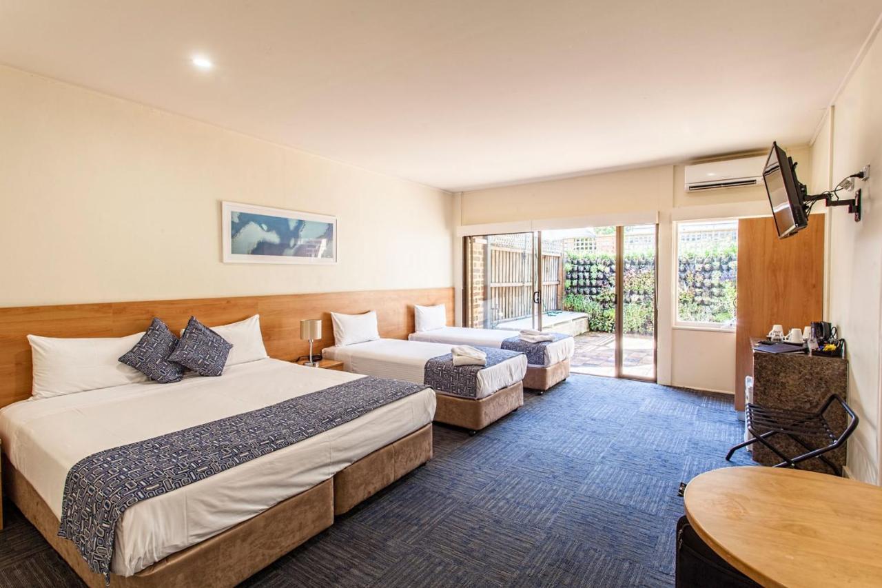 Nightcap At High Flyer Hotel Bankstown Buitenkant foto