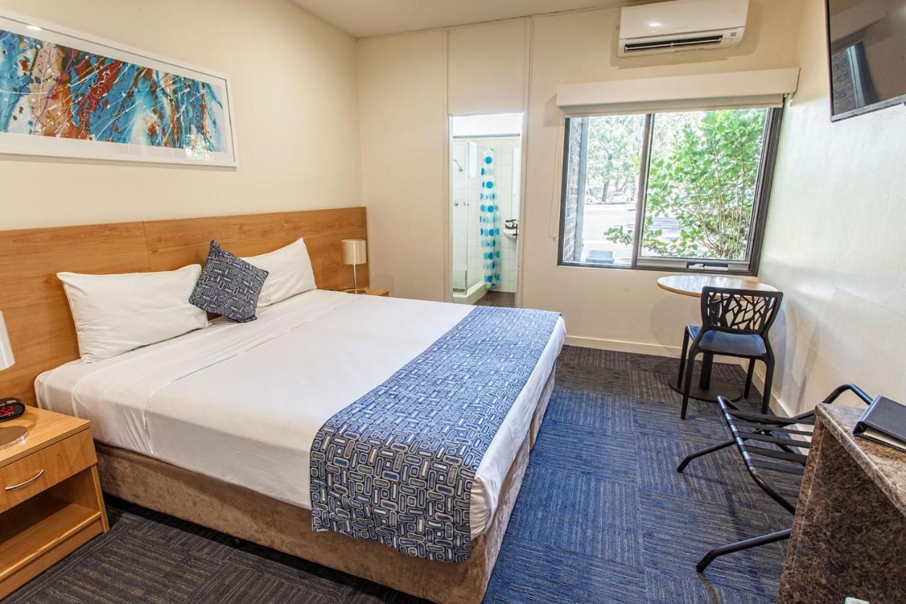 Nightcap At High Flyer Hotel Bankstown Buitenkant foto