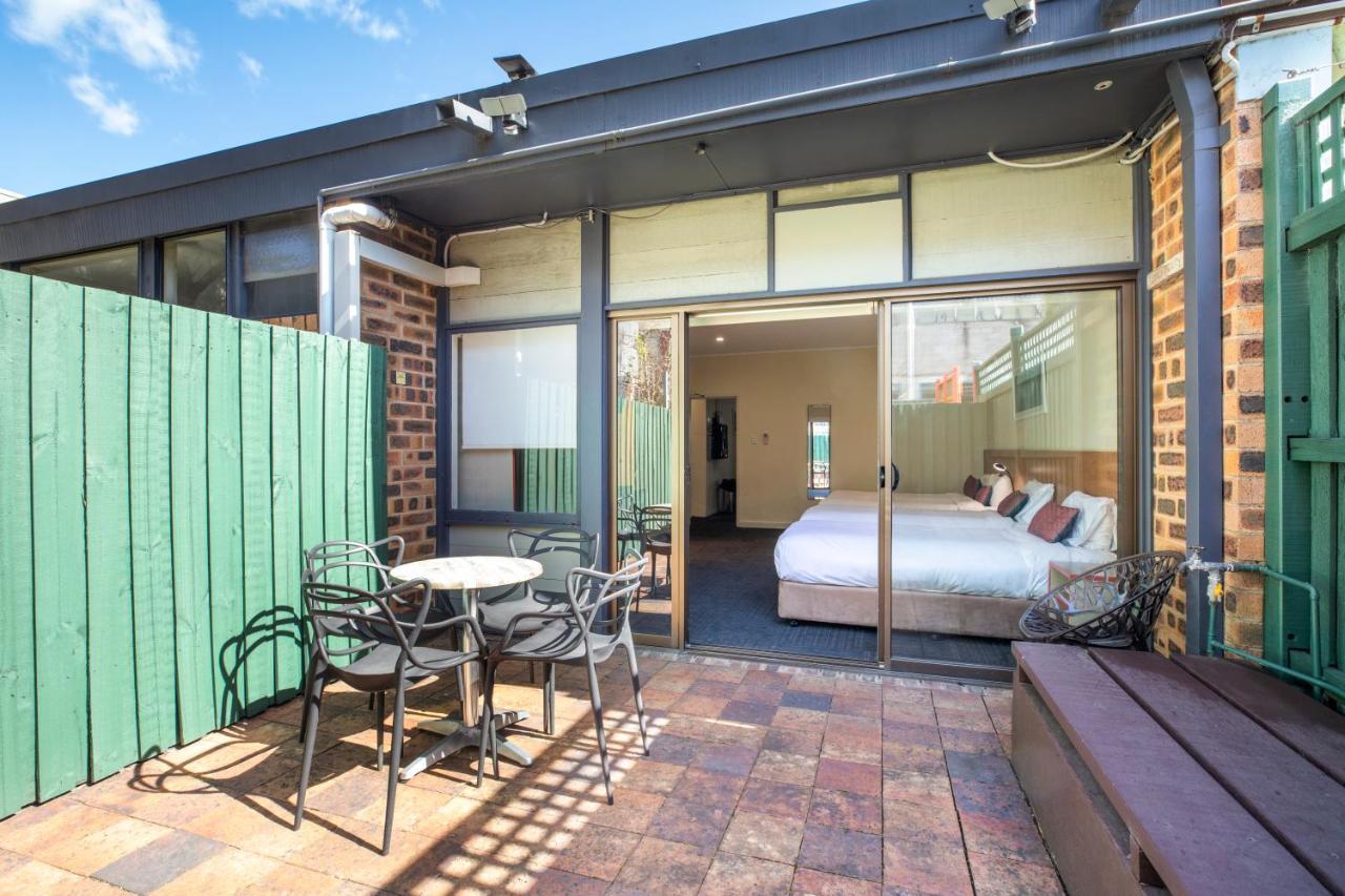 Nightcap At High Flyer Hotel Bankstown Buitenkant foto