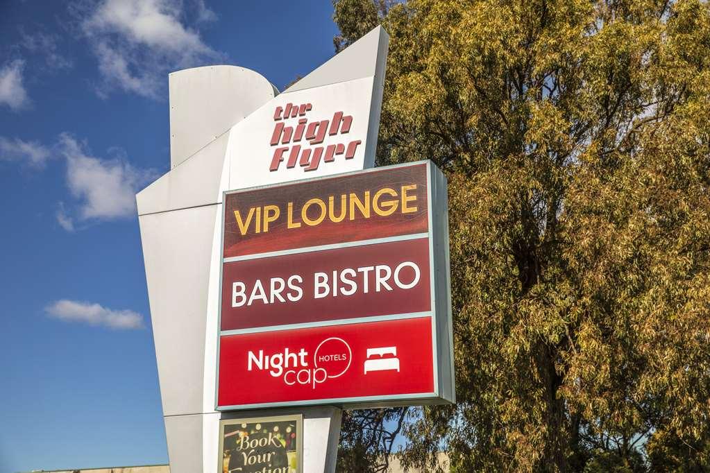 Nightcap At High Flyer Hotel Bankstown Buitenkant foto