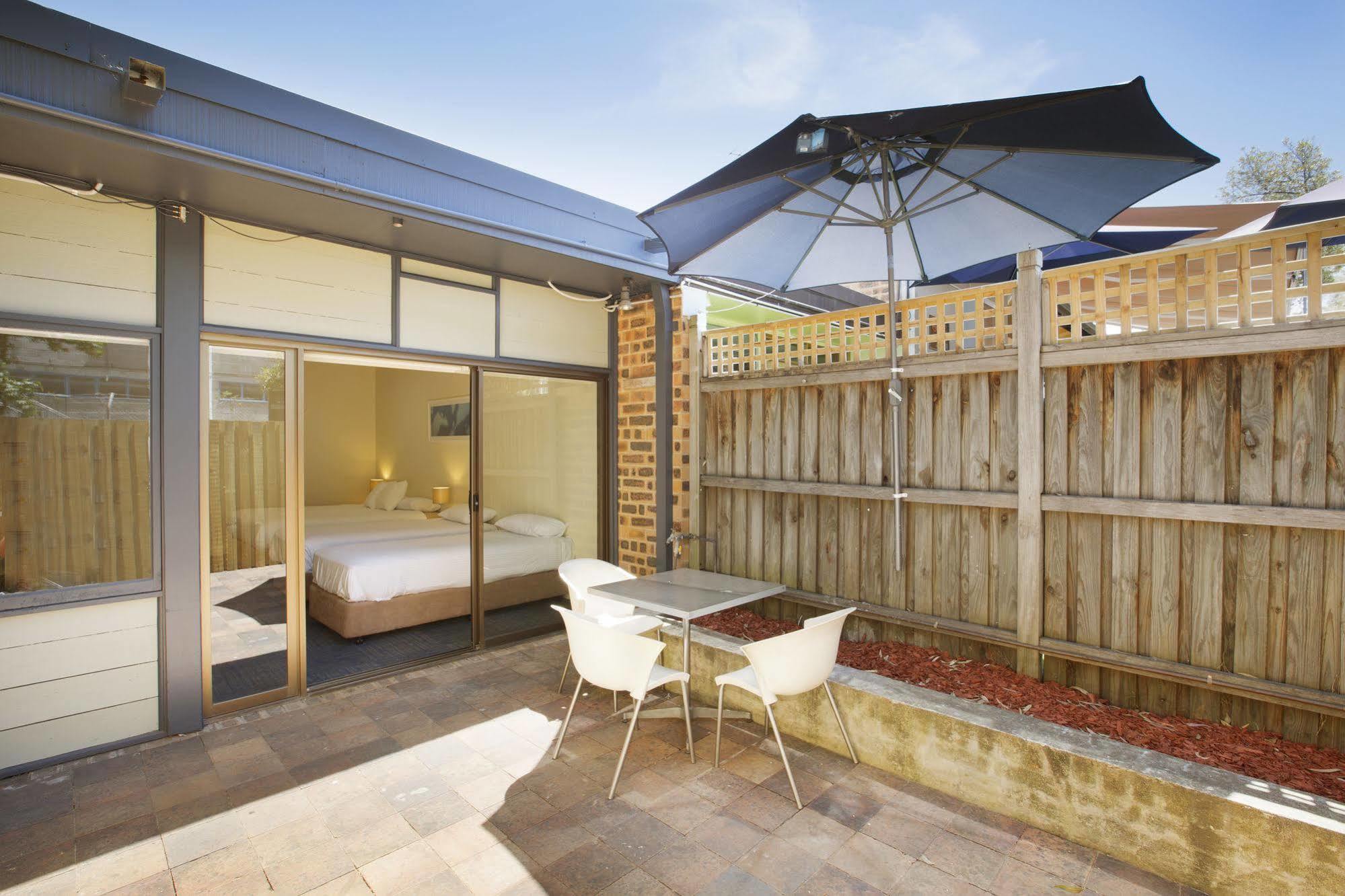 Nightcap At High Flyer Hotel Bankstown Buitenkant foto